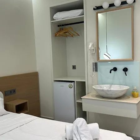 Anemos Hotel *