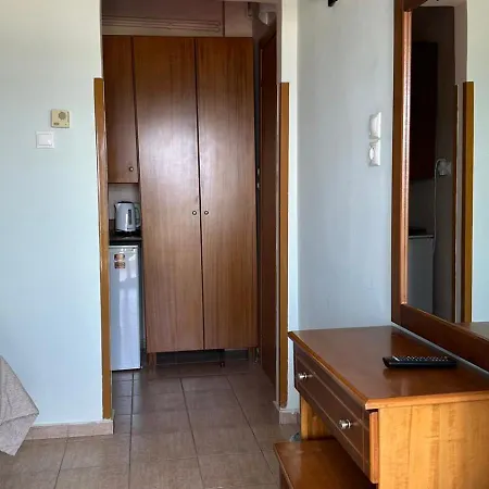 Anemos Hotell *
